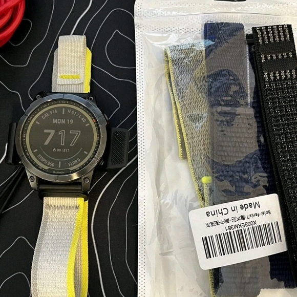 LIKE NEW! Watch is in excellent condition and only worn a handful of times. - Picture 3 of 5